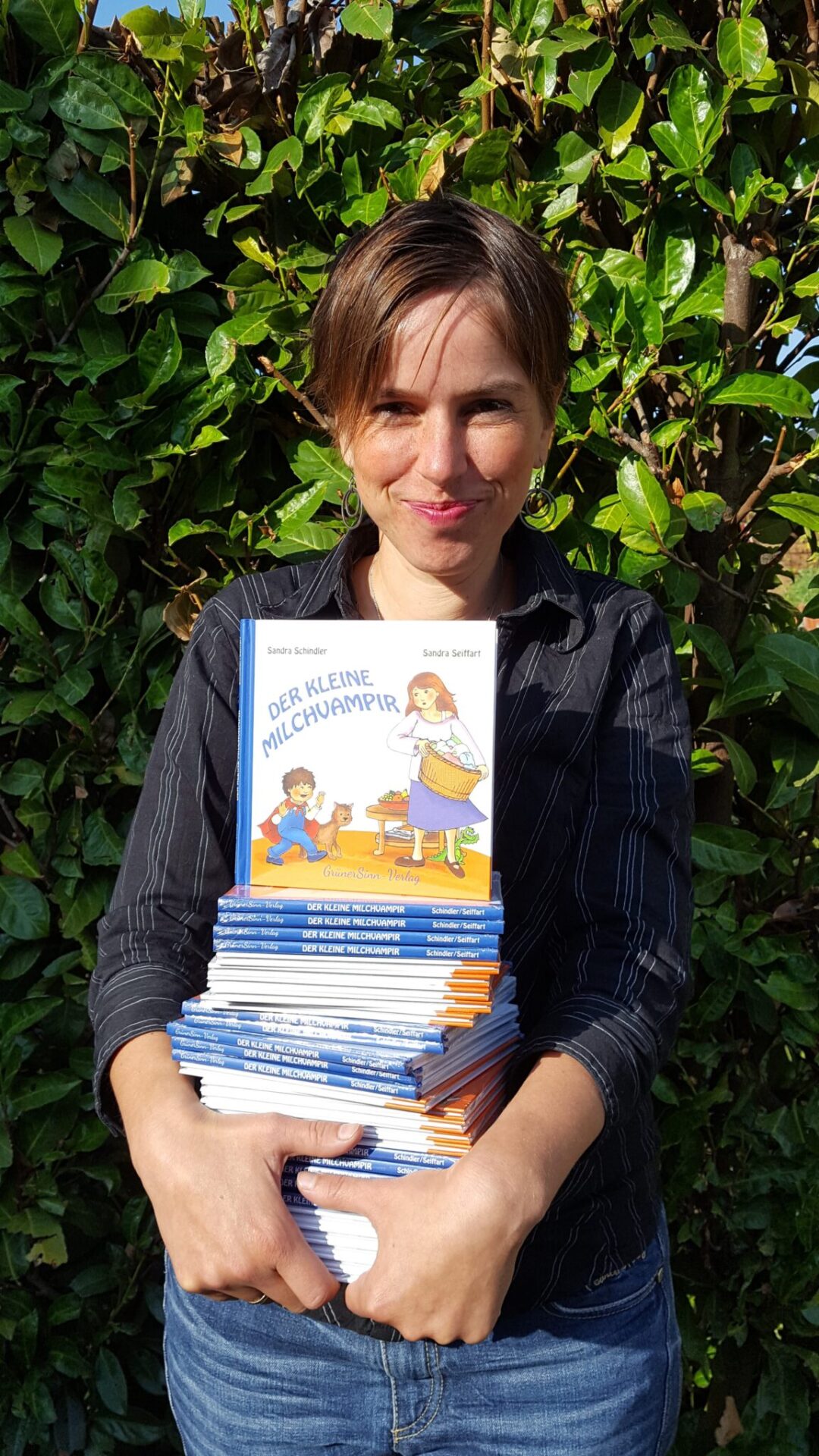 Kinderbuchautorin Sandra Schindler mit Milchvampir
