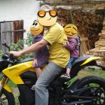 E-Bike Zero gelb mit Familie